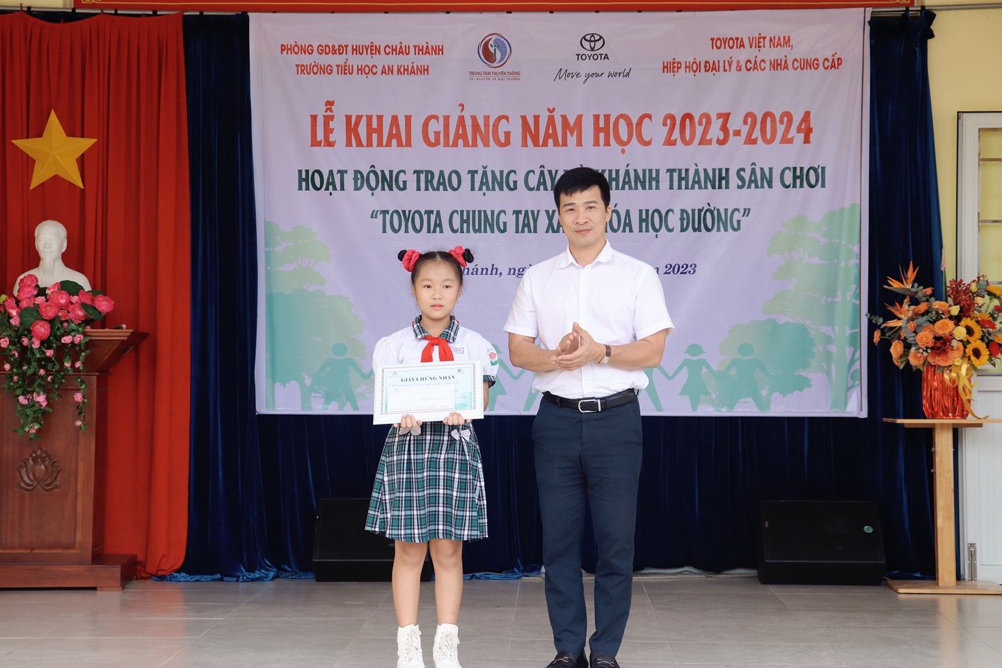 Lễ trao tặng cây xanh và khánh thành sân chơi “Toyota Chung tay xanh hoá học được” năm 2023