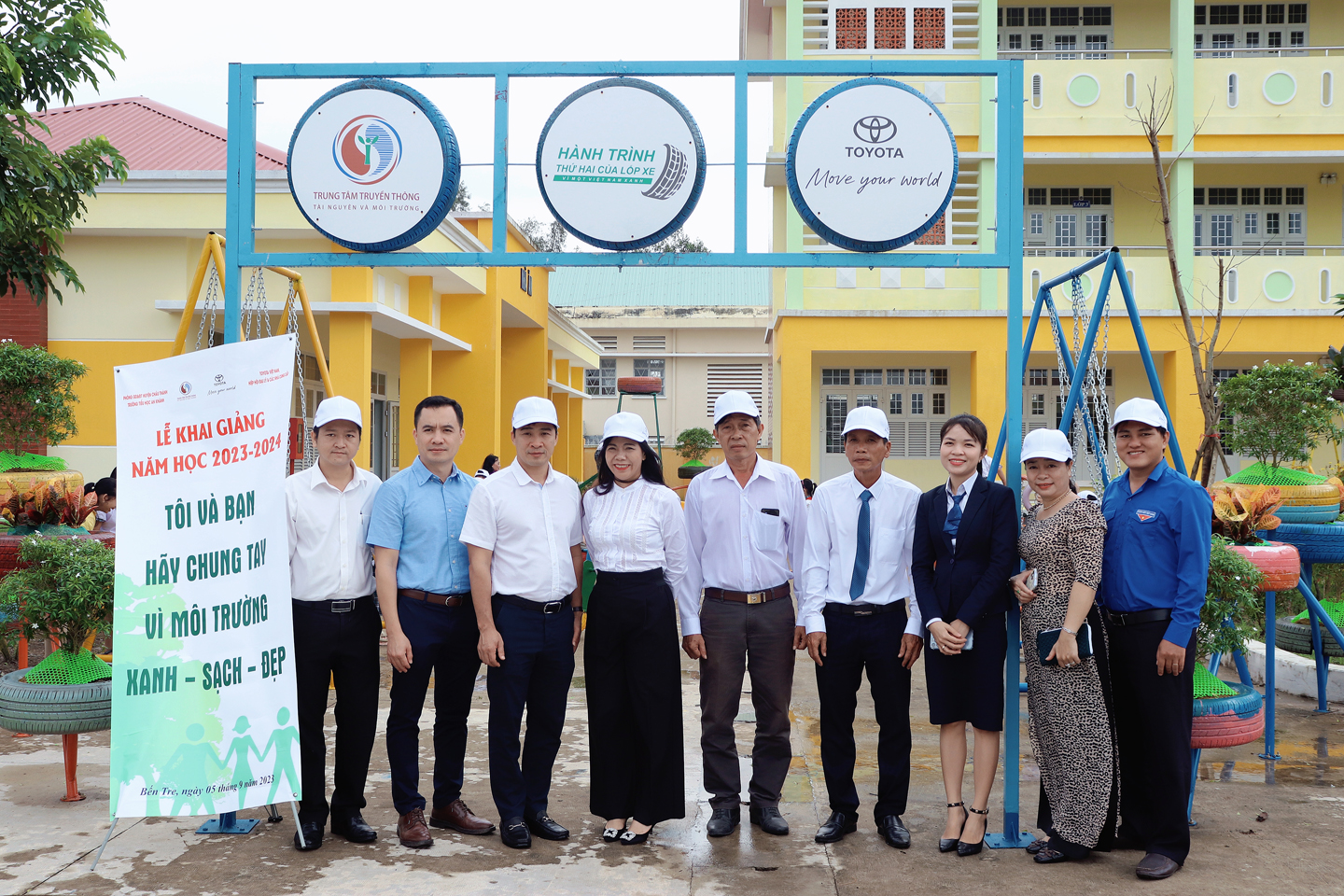 Lễ trao tặng cây xanh và khánh thành sân chơi “Toyota Chung tay xanh hoá học được” năm 2023