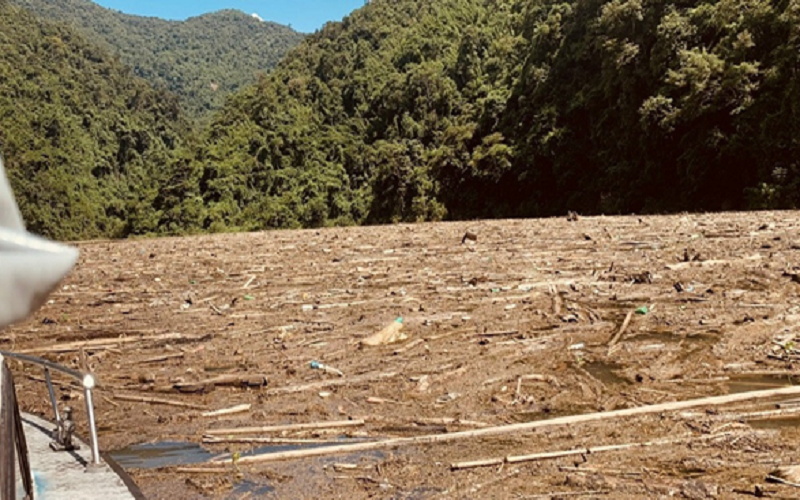 Nghệ An: Công ty Thủy điện Bản Vẽ lên kế hoạch thu gom rác lòng hồ sau mưa lũ