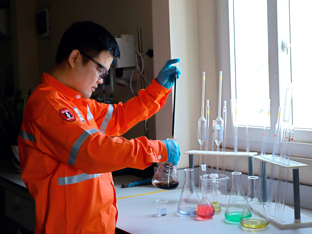 Bên cạnh đó là đầu chư cho nghiên cứu phát triển nhằm đảm bảo vị thế của doanh nghiệp trong lĩnh vực khai thác khoáng sản