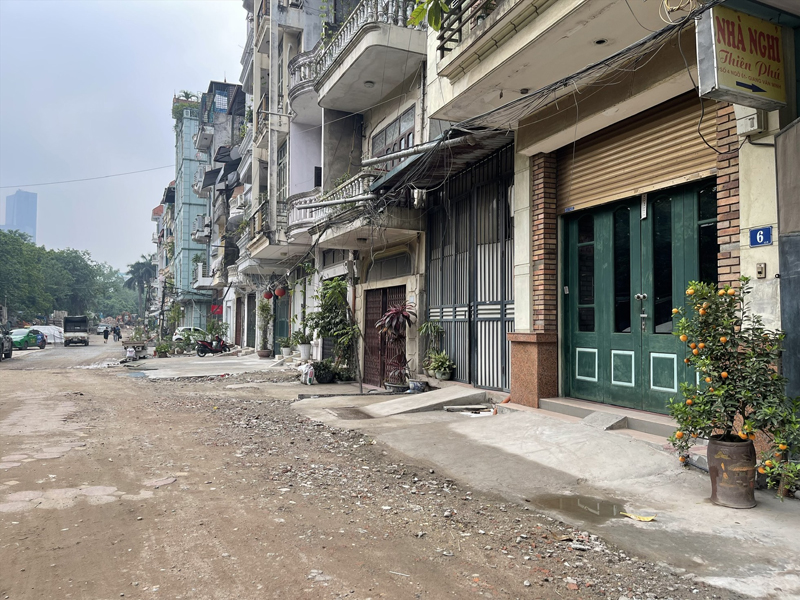 Hàng loạt mương thoát nước lộ thiên bốc mùi hôi thối tại Hà Nội