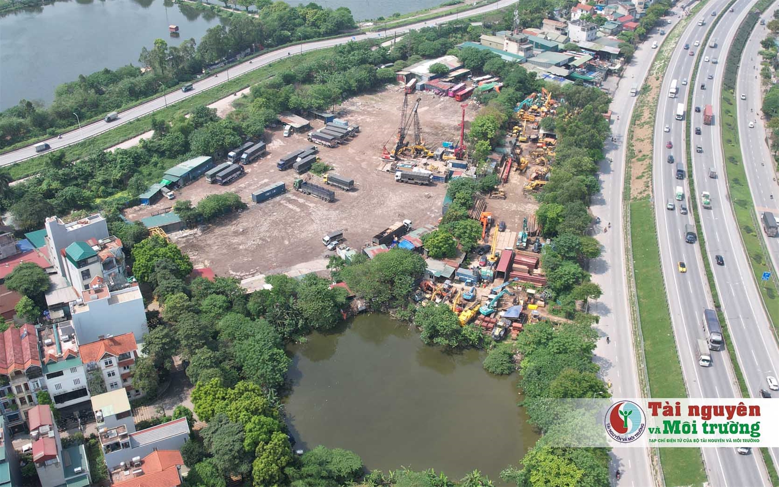 Bãi xe trái phép “xẻ thịt” lòng hồ, Đầm Mo kêu cứu