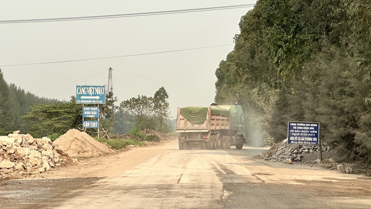 Ninh Bình: Xe chở than, VLXD gây ô nhiễm môi trường đe dọa an toàn giao thông