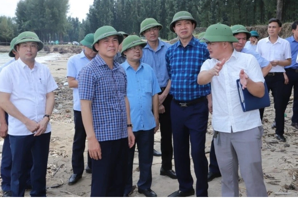 Gần 200m bờ biển bị xâm thực nghiêm trọng, Bí thư Tỉnh ủy Thanh Hóa đã đi thị sát chỉ đạo nhanh chóng khắc phục