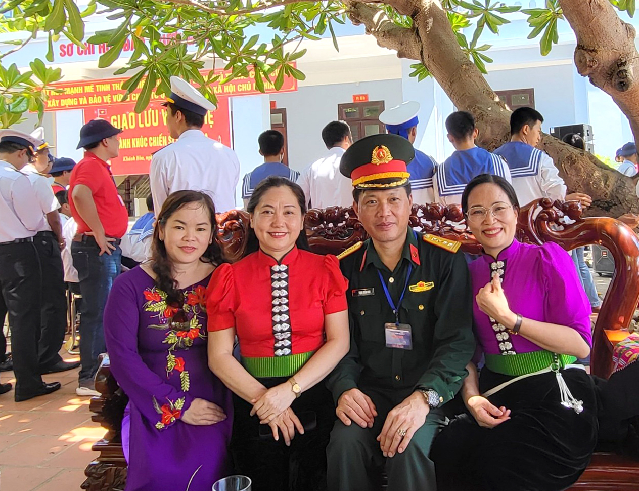 Đoàn công tác số 23 thăm, động viên cán bộ chiến sĩ đảo đá Đông A