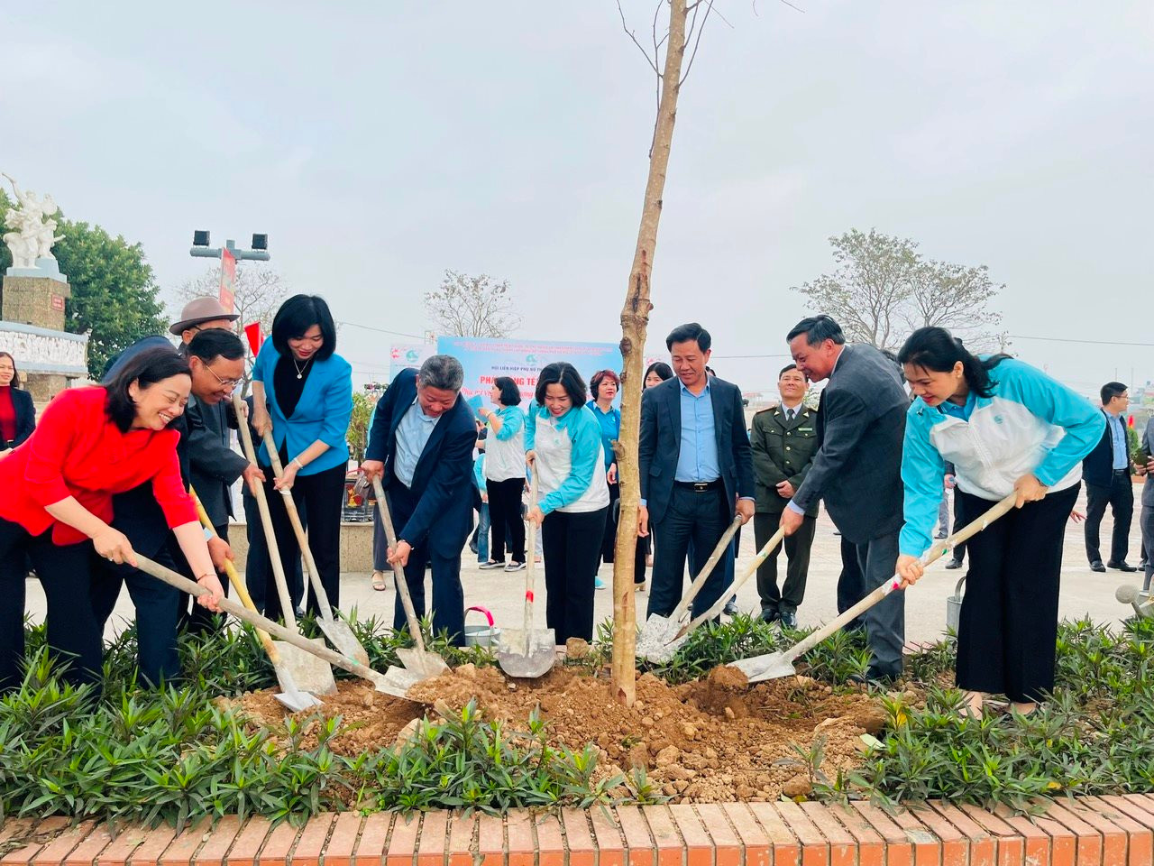 Hội Liên hiệp Phụ nữ Hà Nội tổ chức Phát động Tết trồng cây 