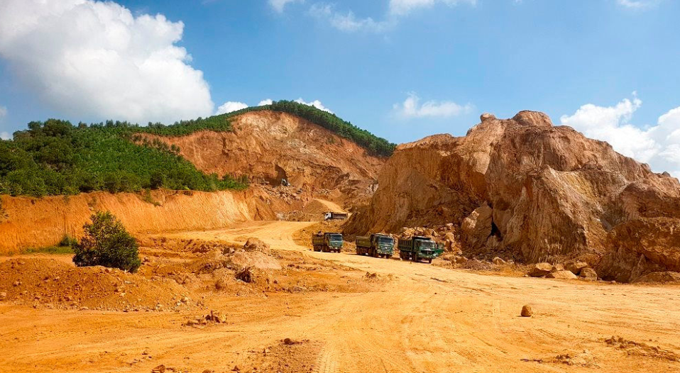 Thanh Hóa: Công an vào cuộc làm rõ những bất thường tại phiên đấu giá mỏ đất