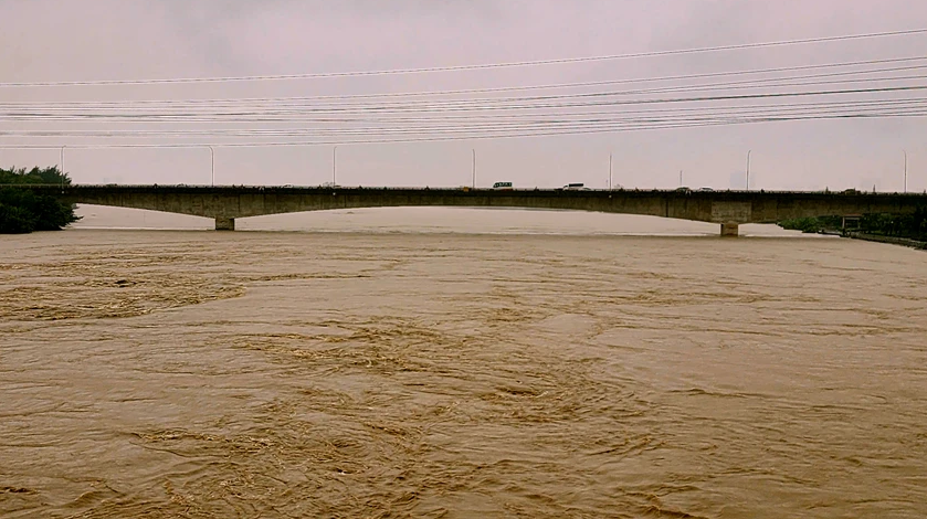 Thanh Hóa: Hàng trăm người xuyên đêm khắc phục sự cố rỉ nước đê sông Mã