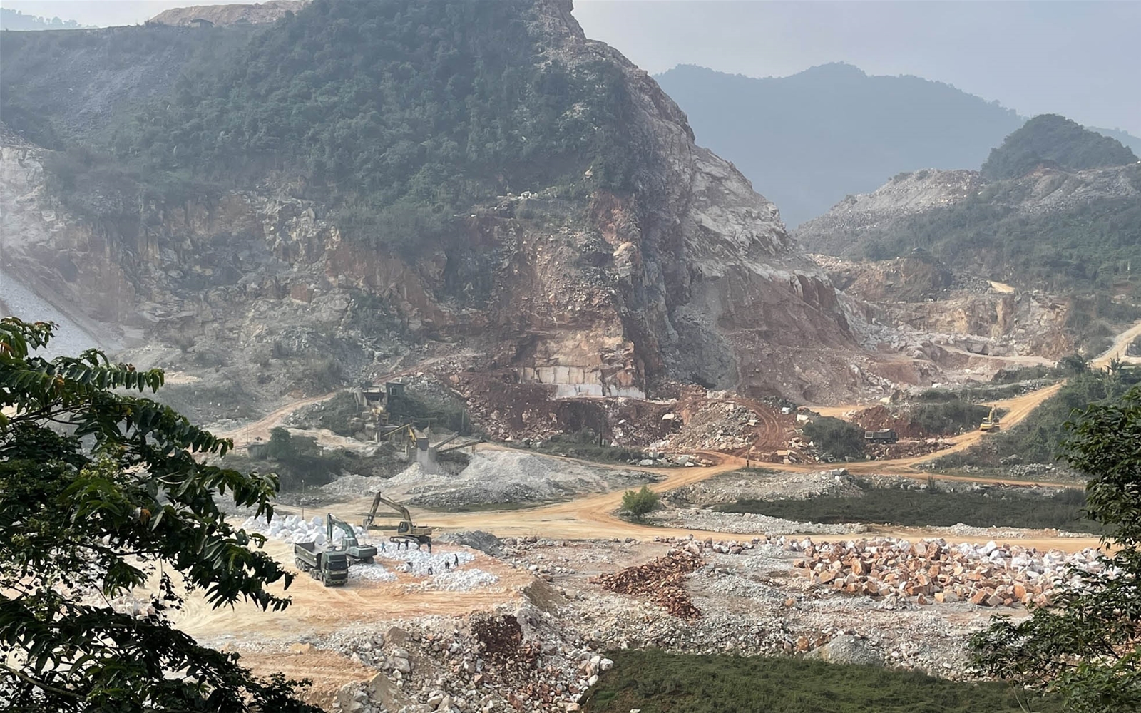 Bảo đảm quyền tài sản đối với khai thác khoáng sản