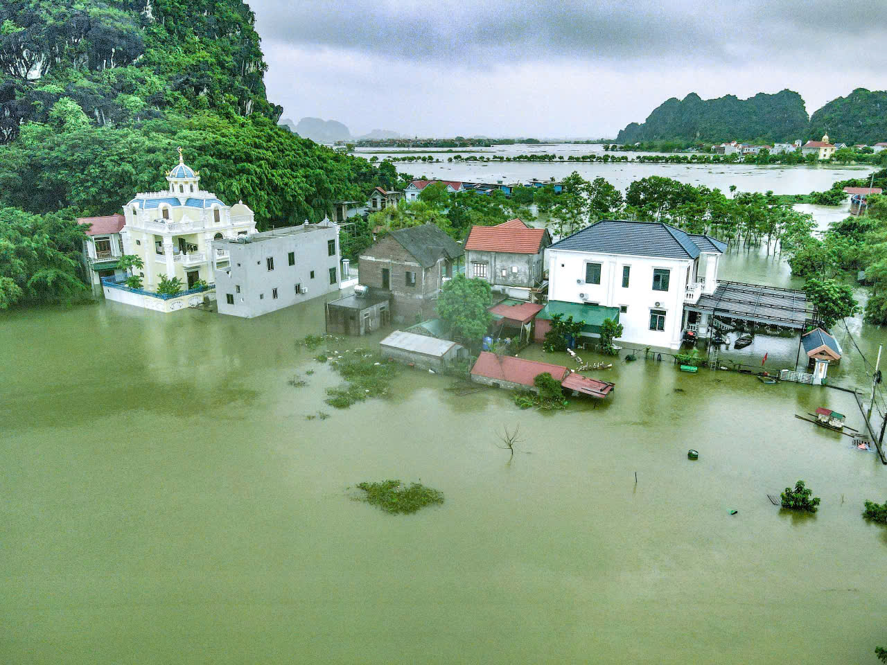 Lũ trên sông Hoàng Long tại Ninh Bình trên mức báo động 3