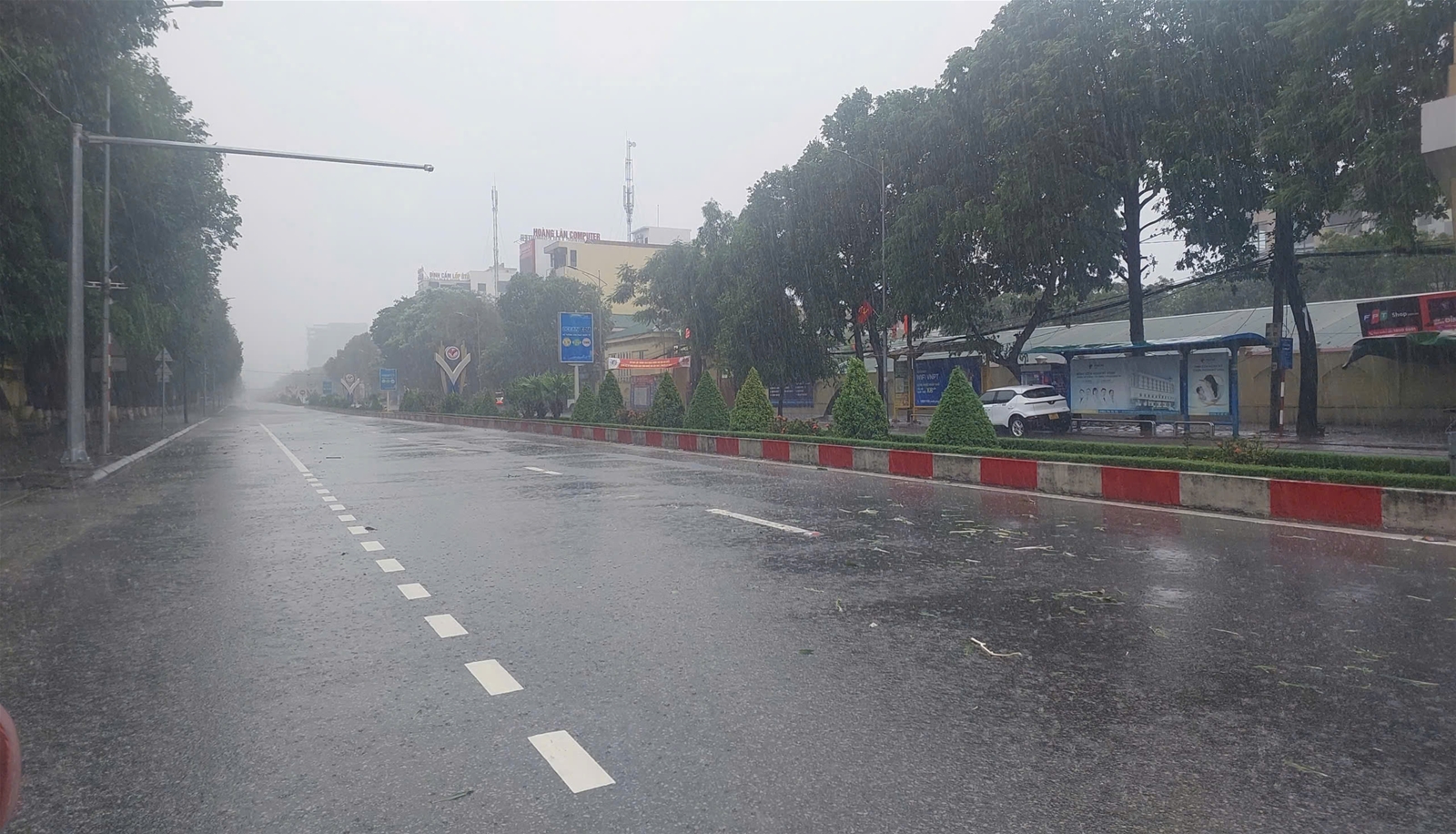 Nghệ An: Cấm người và phương tiện lưu thông tạm thời từ 11 giờ ngày 25/8