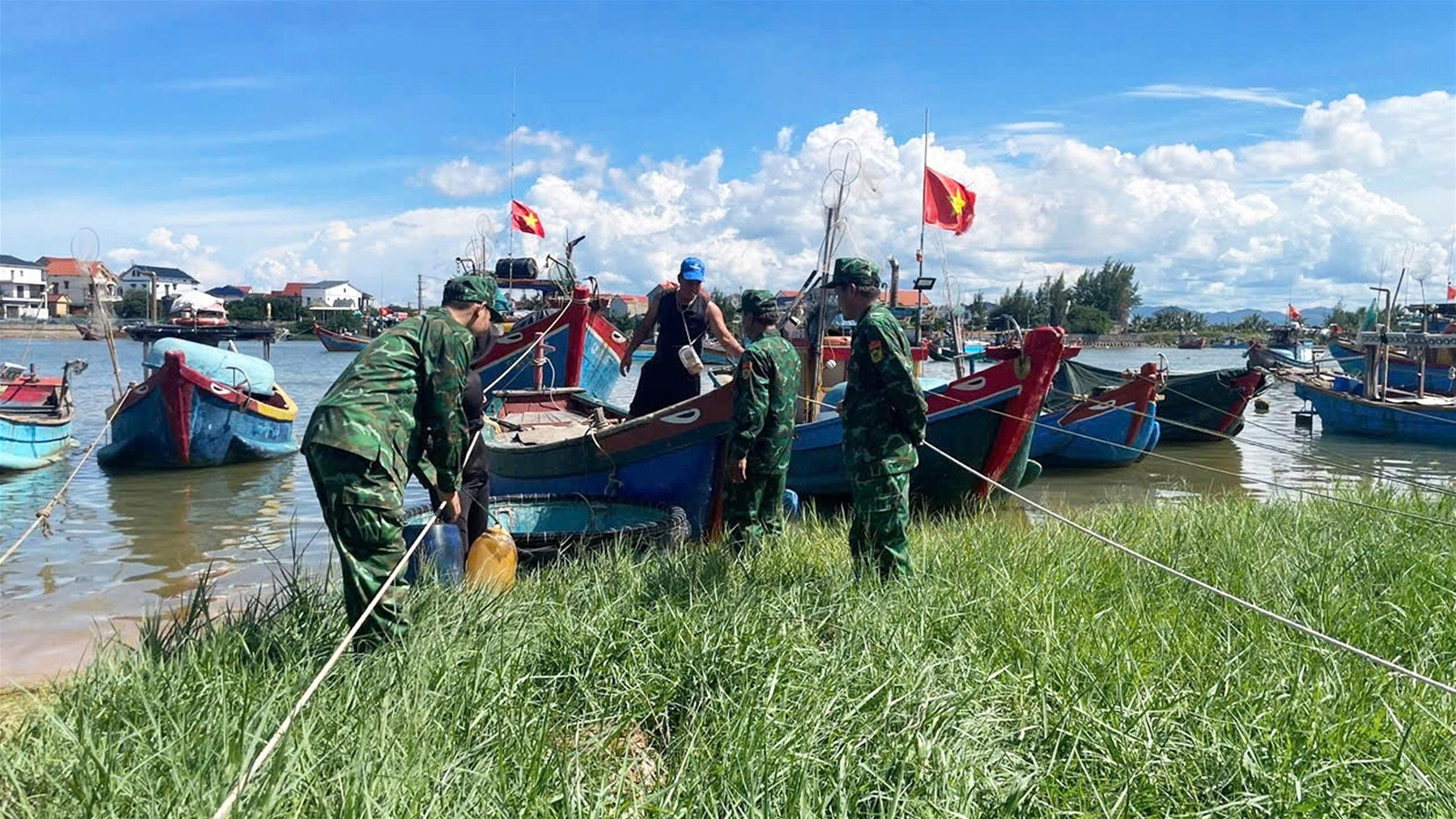 Quảng Trị: Cấm biển, huy động hơn 1.000 cán bộ chiến sĩ ứng phó bão số 5