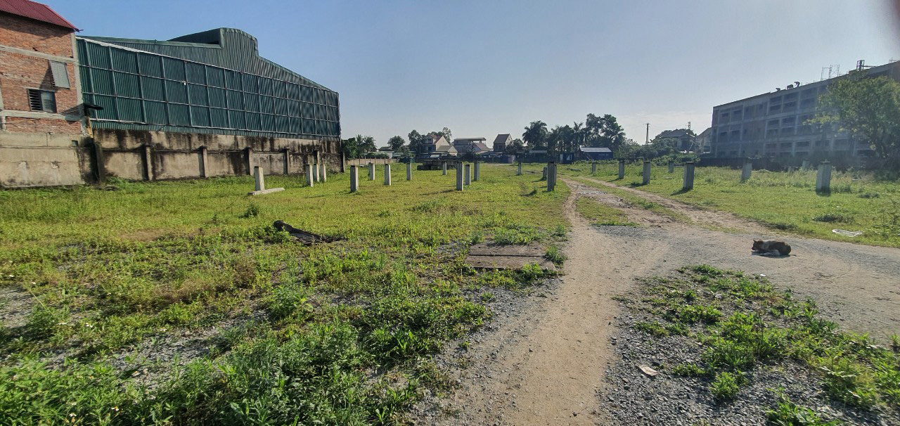 Tình trạng "găm" đất đang trở nên đáng báo động tại Nghệ An khi có chủ đầu tư được giao đất hay gia hạn thời gian triển khai nhưng mặt bằng vẫn chỉ là bãi đất trống