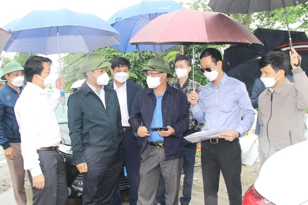 Đoàn giám sát của HĐND tỉnh Nghệ An kiểm tra thực tế tại các dự án