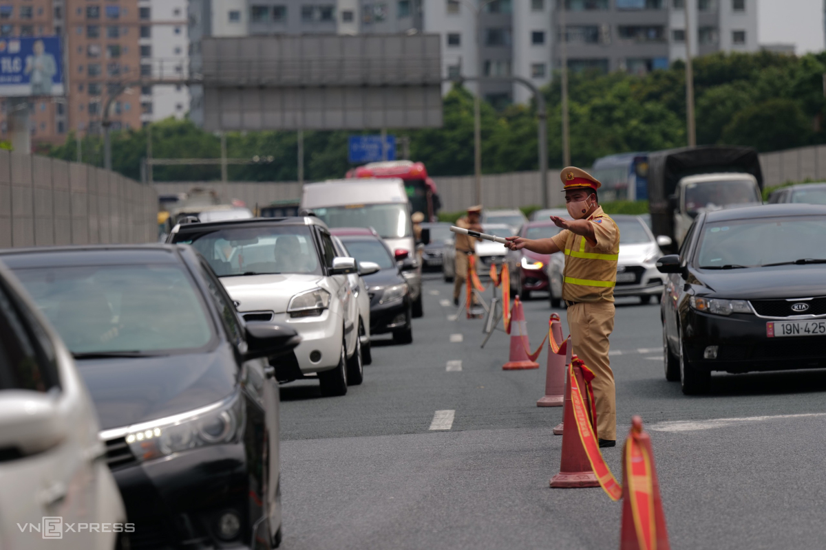 Cửa ngõ Hà Nội, TP HCM ùn tắc ngày cuối nghỉ lễ