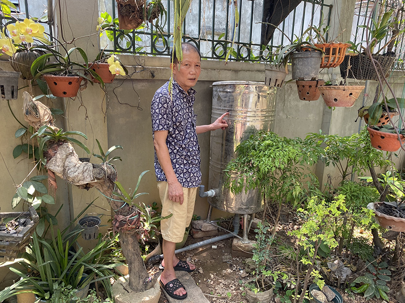 Người dân Hà Nội khốn khổ vì thiếu nước sạch giữa trời nắng nóng như đổ lửa