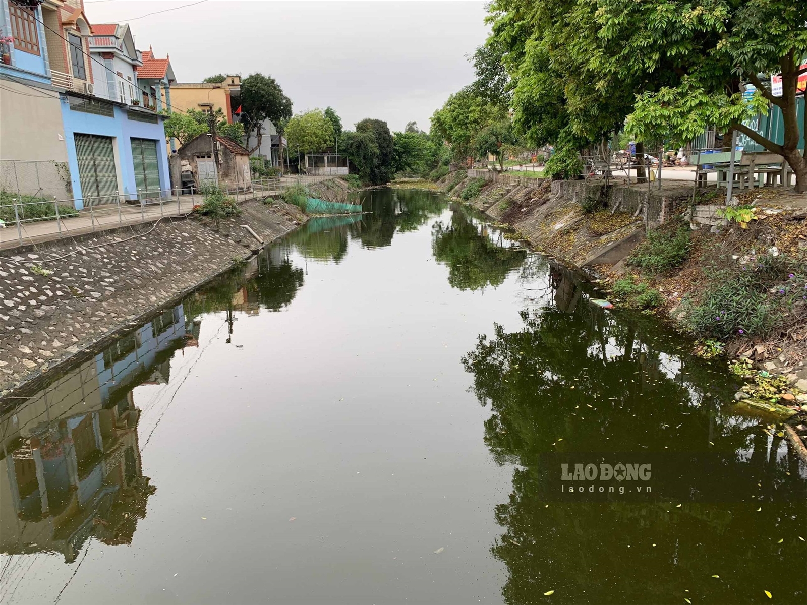 Hải Dương: Dòng kênh đen sì, đầy rác 