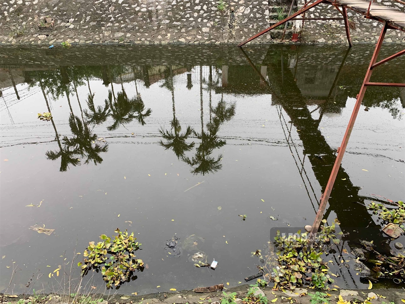 Hải Dương: Dòng kênh đen sì, đầy rác 