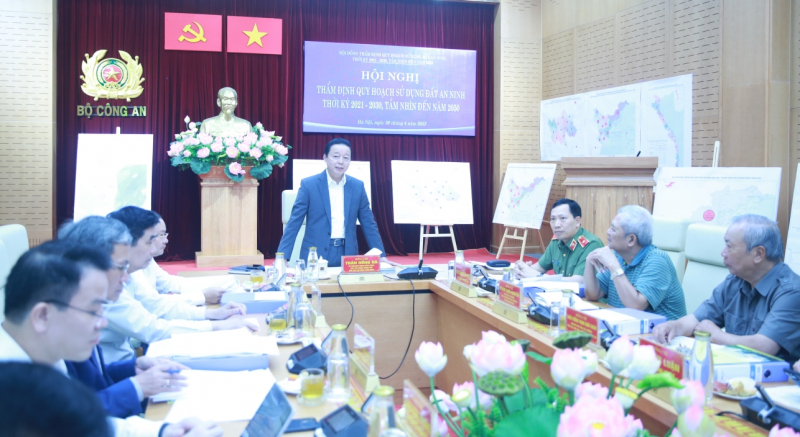 Phó Thủ tướng Chính phủ Trần Hồng Hà dự Hội nghị thẩm định quy hoạch sử dụng đất an ninh