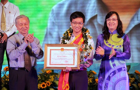 Chàng trai Việt 22 tuổi nhận giải thưởng Viện Toán học nổi tiếng nhất Mỹ