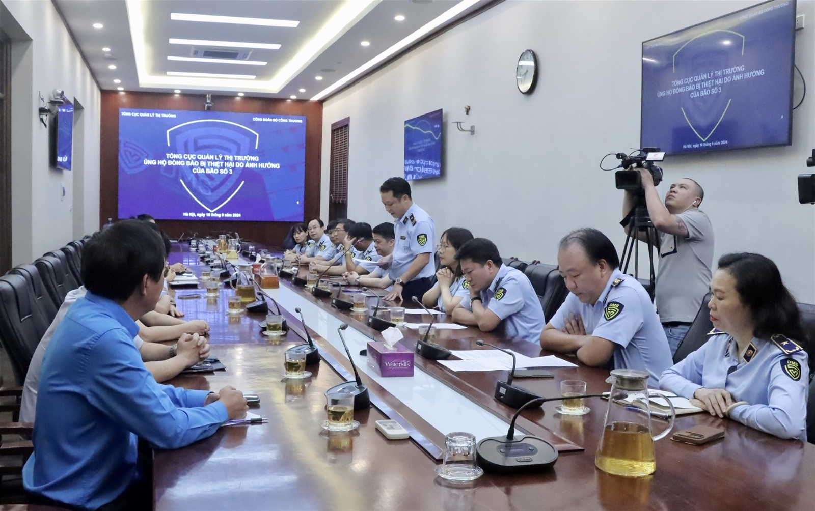 Hơn 2,3 tỷ đồng được lực lượng Quản lý thị trường ủng hộ người dân bị ảnh hưởng bởi bão, lũ