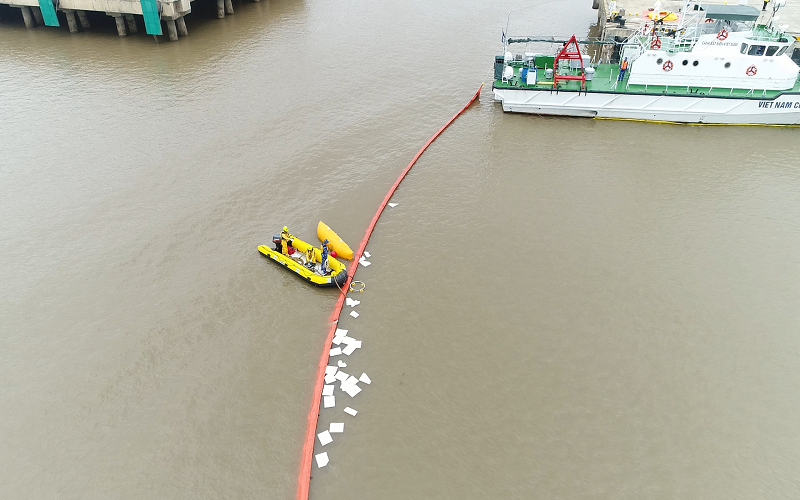 Diễn tập thực binh ứng cứu sự cố tràn dầu và tìm kiếm cứu nạn tại Hải Phòng