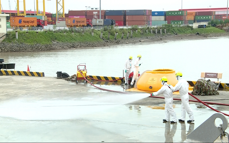 Diễn tập thực binh ứng cứu sự cố tràn dầu và tìm kiếm cứu nạn tại Hải Phòng