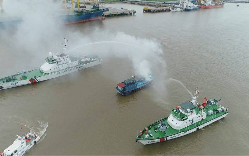 Diễn tập thực binh ứng cứu sự cố tràn dầu và tìm kiếm cứu nạn tại Hải Phòng