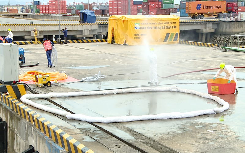 Diễn tập thực binh ứng cứu sự cố tràn dầu và tìm kiếm cứu nạn tại Hải Phòng