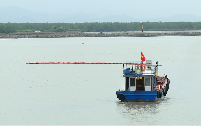 Diễn tập thực binh ứng cứu sự cố tràn dầu và tìm kiếm cứu nạn tại Hải Phòng
