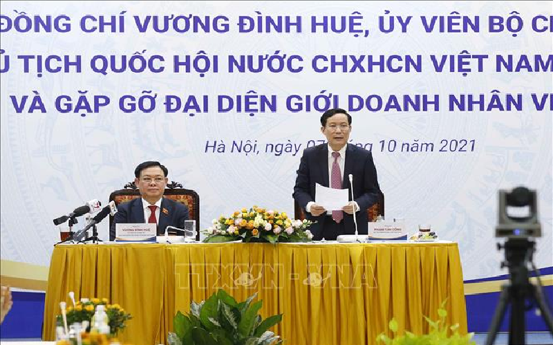Chủ tịch Quốc hội gặp gỡ đại diện giới doanh nhân Việt Nam