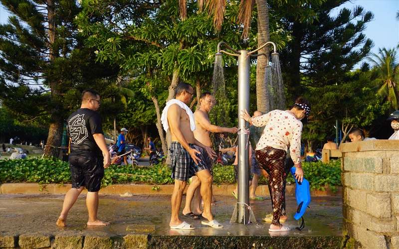 Vũng Tàu sẽ xử phạt nếu du khách dùng xà bông, dầu gội tắm nước ngọt xả thải ra biển