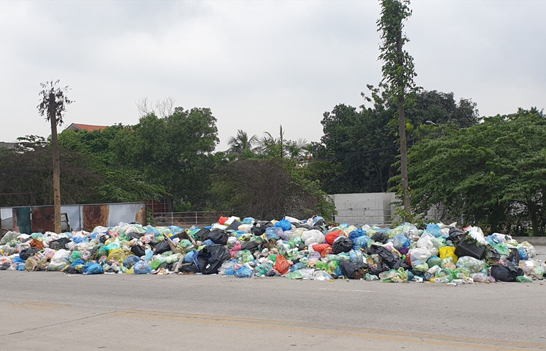 Rác thải lại chất đống, bốc mùi hôi thối tại thành phố du lịch Hạ Long