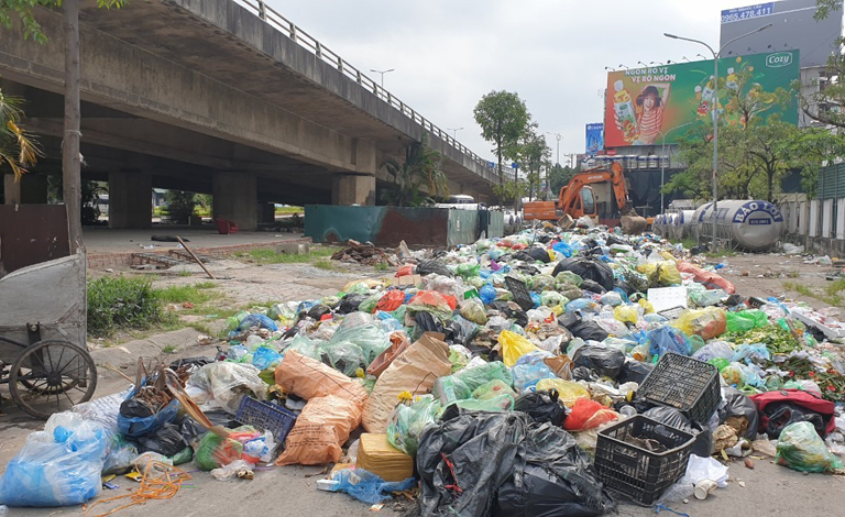 Rác thải lại chất đống, bốc mùi hôi thối tại thành phố du lịch Hạ Long