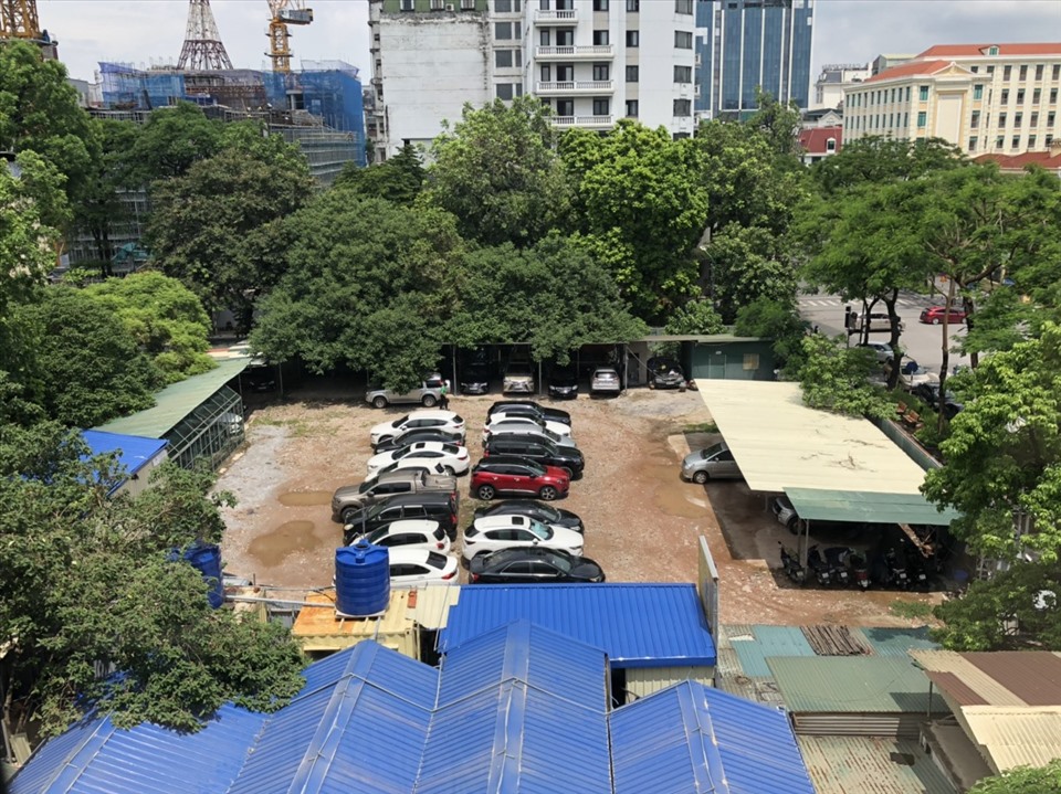 “Đất vàng” gần Hồ Gươm bỏ hoang nhiều năm liền