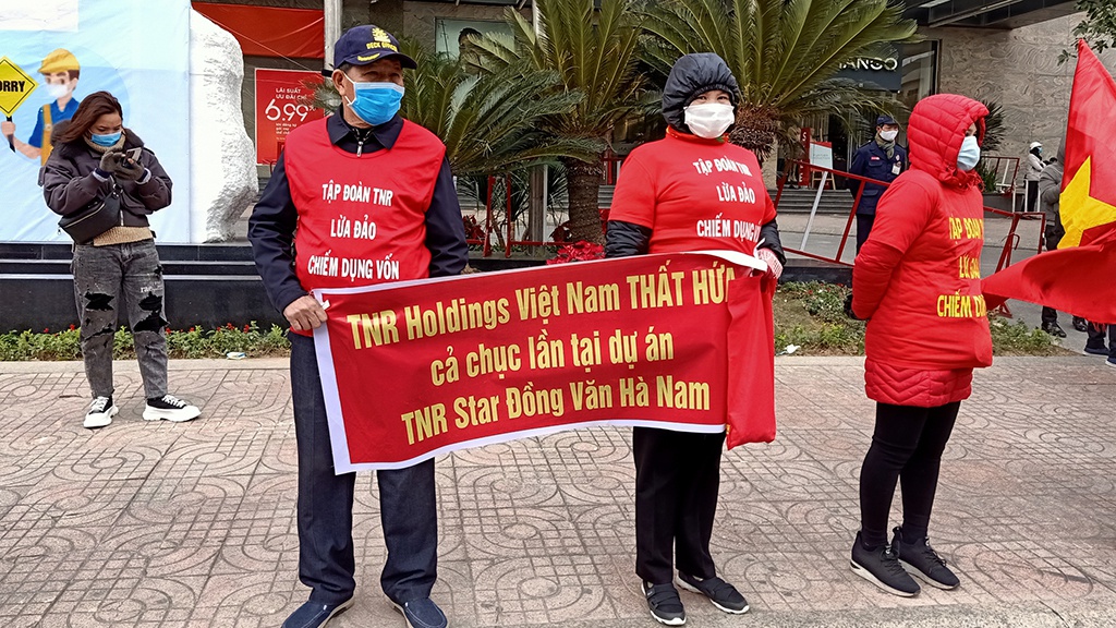 Người mua nhà tại dự án TNR Duy Tiên đã phải lặn lội lên trụ sở chính của tập đoàn đòi quyền lợi