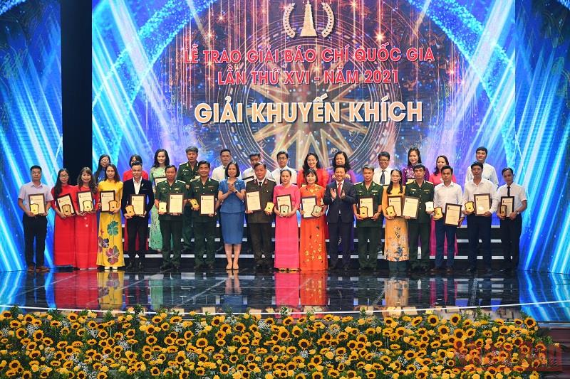 Thủ tướng dự lễ trao giải thưởng cao quý nhất của giới báo chí cả nước