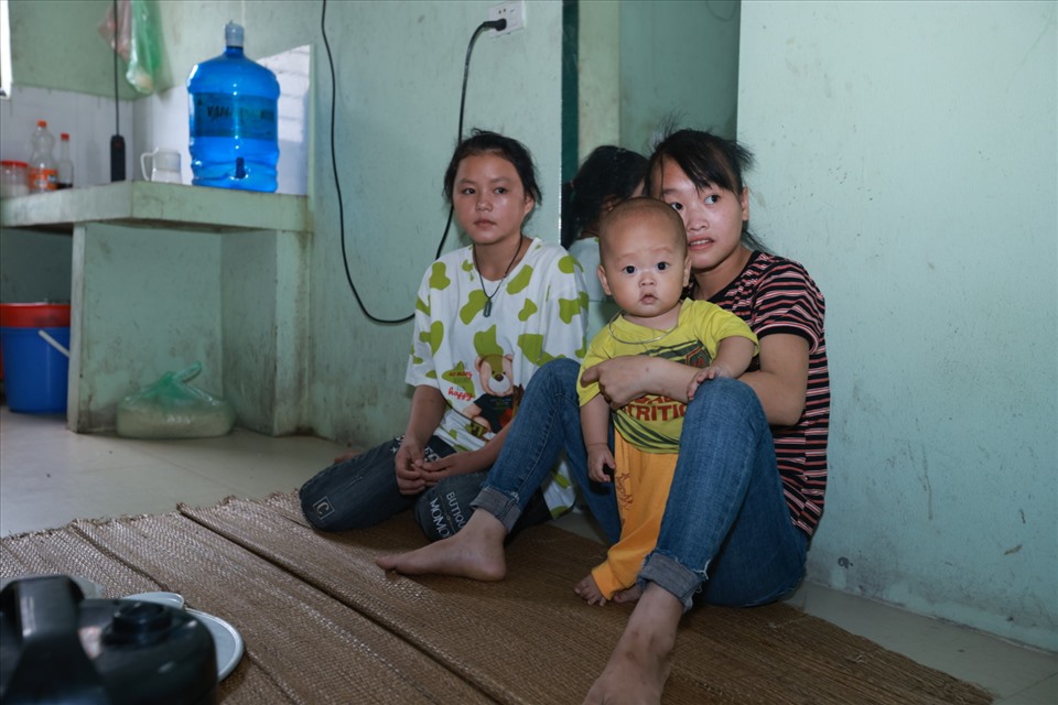 Thủ tướng căn dặn công nhân chăm chỉ làm việc, hỗ trợ gia đình