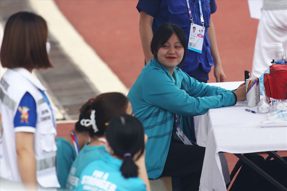 Những tình nguyện viên trẻ trung tại SEA Games 31