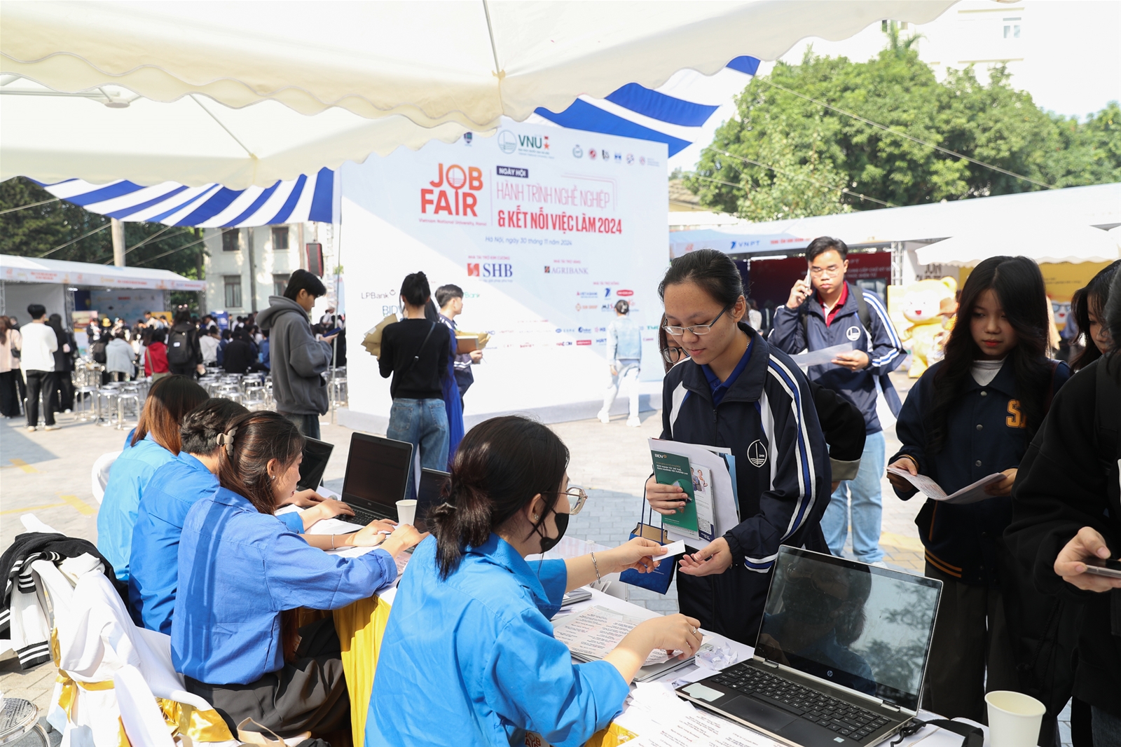Đại học Quốc gia Hà Nội tổ chức Ngày hội “Hành trình nghề nghiệp và Kết nối việc làm” năm 2024