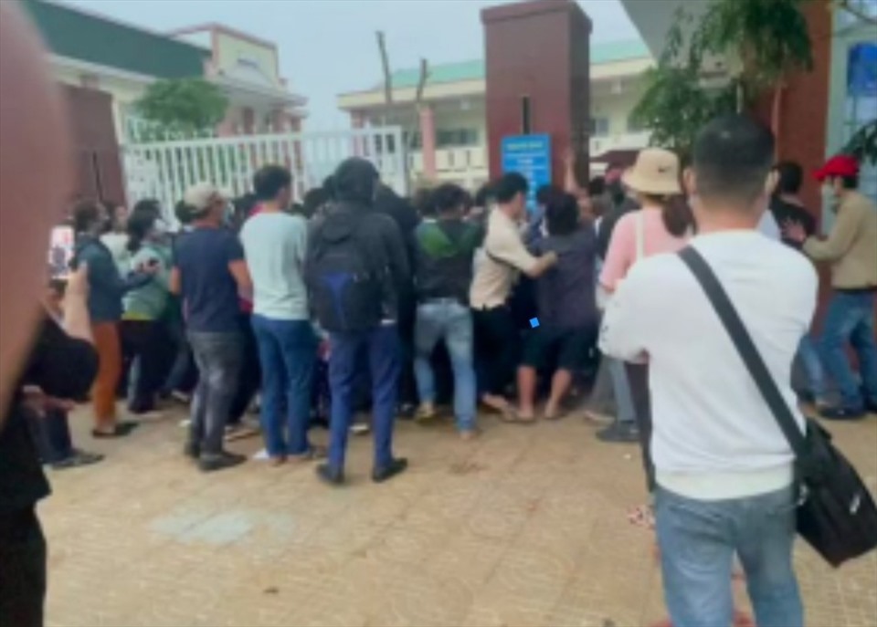 Bình Phước: 9 văn phòng đăng ký đất đai thu thừa của người dân 6,6 tỉ đồng