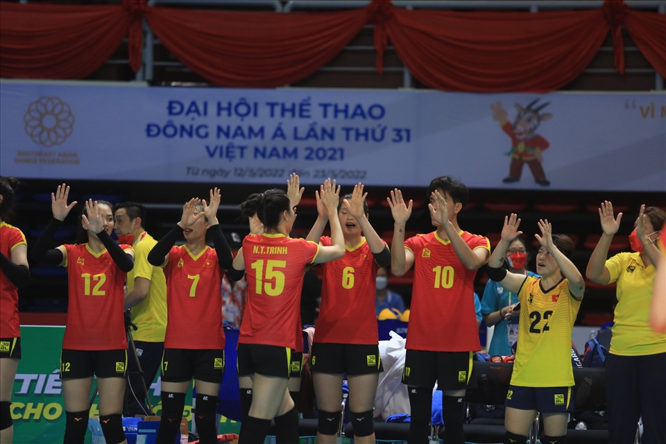 Tuyển bóng chuyền nữ Việt Nam khởi đầu thuận lợi tại SEA Games 31