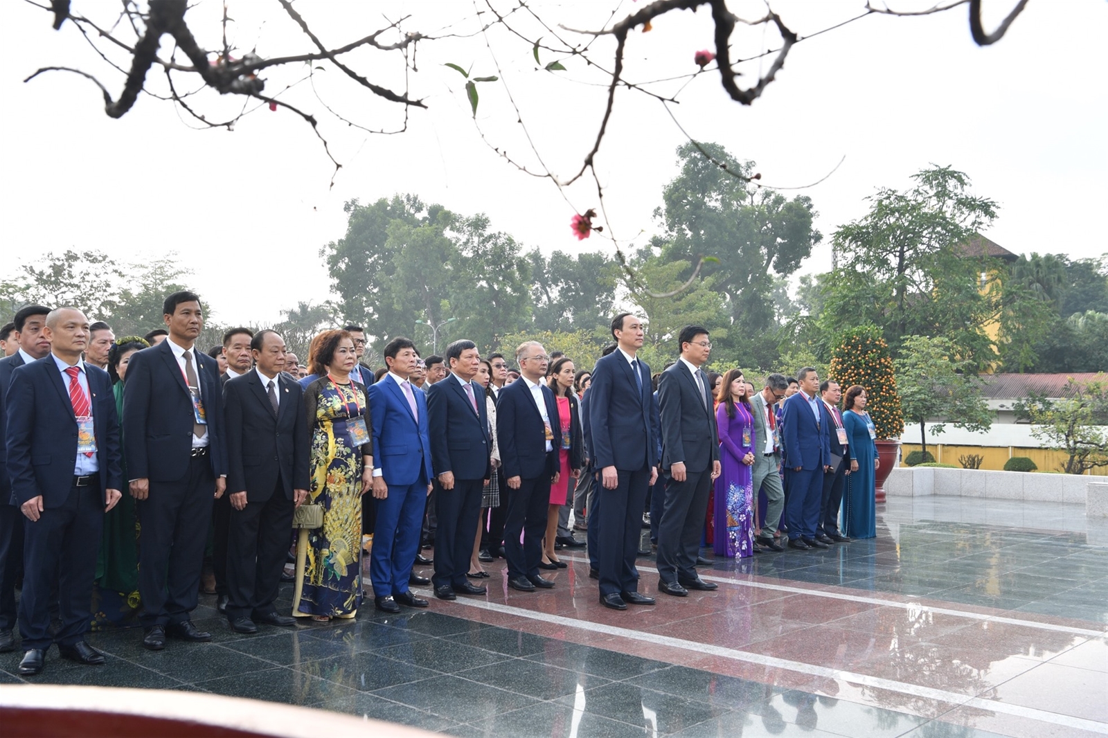 Chủ tịch nước và Phu nhân dâng hương, thả cá cùng kiều bào dự Xuân Quê hương