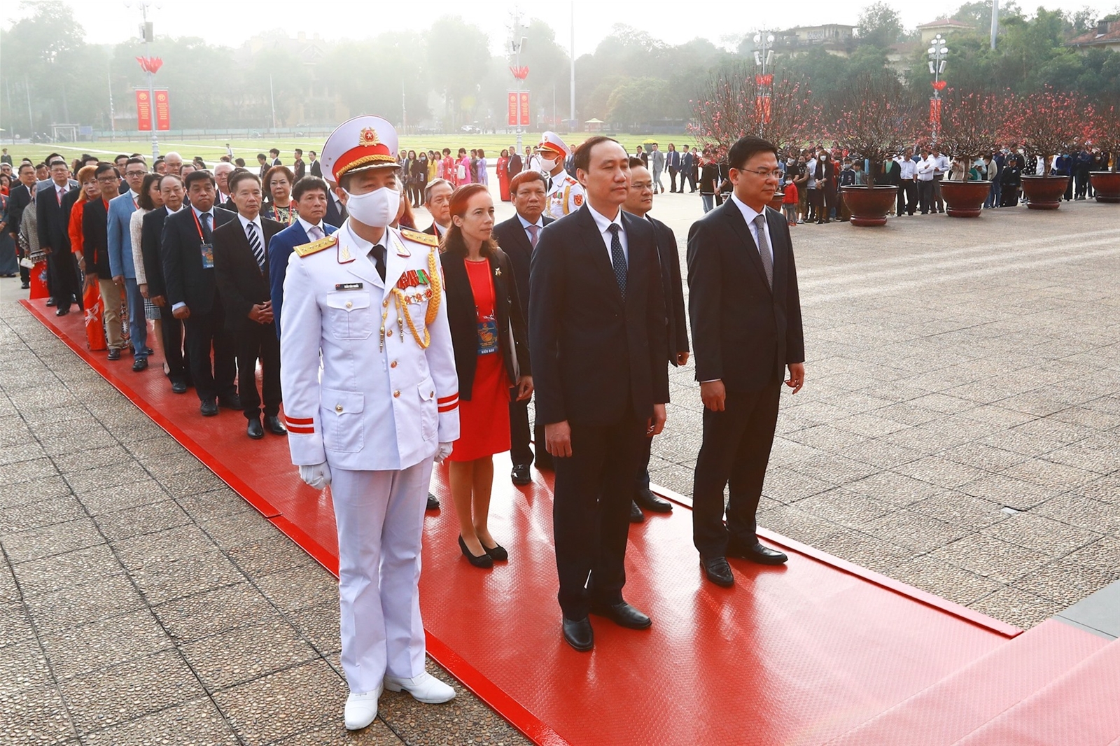 Chủ tịch nước và Phu nhân dâng hương, thả cá cùng kiều bào dự Xuân Quê hương