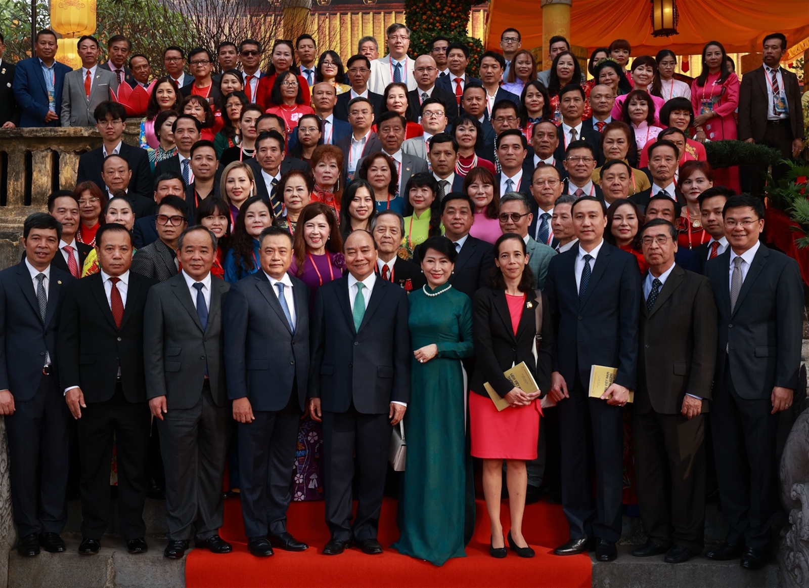 Chủ tịch nước và Phu nhân dâng hương, thả cá cùng kiều bào dự Xuân Quê hương