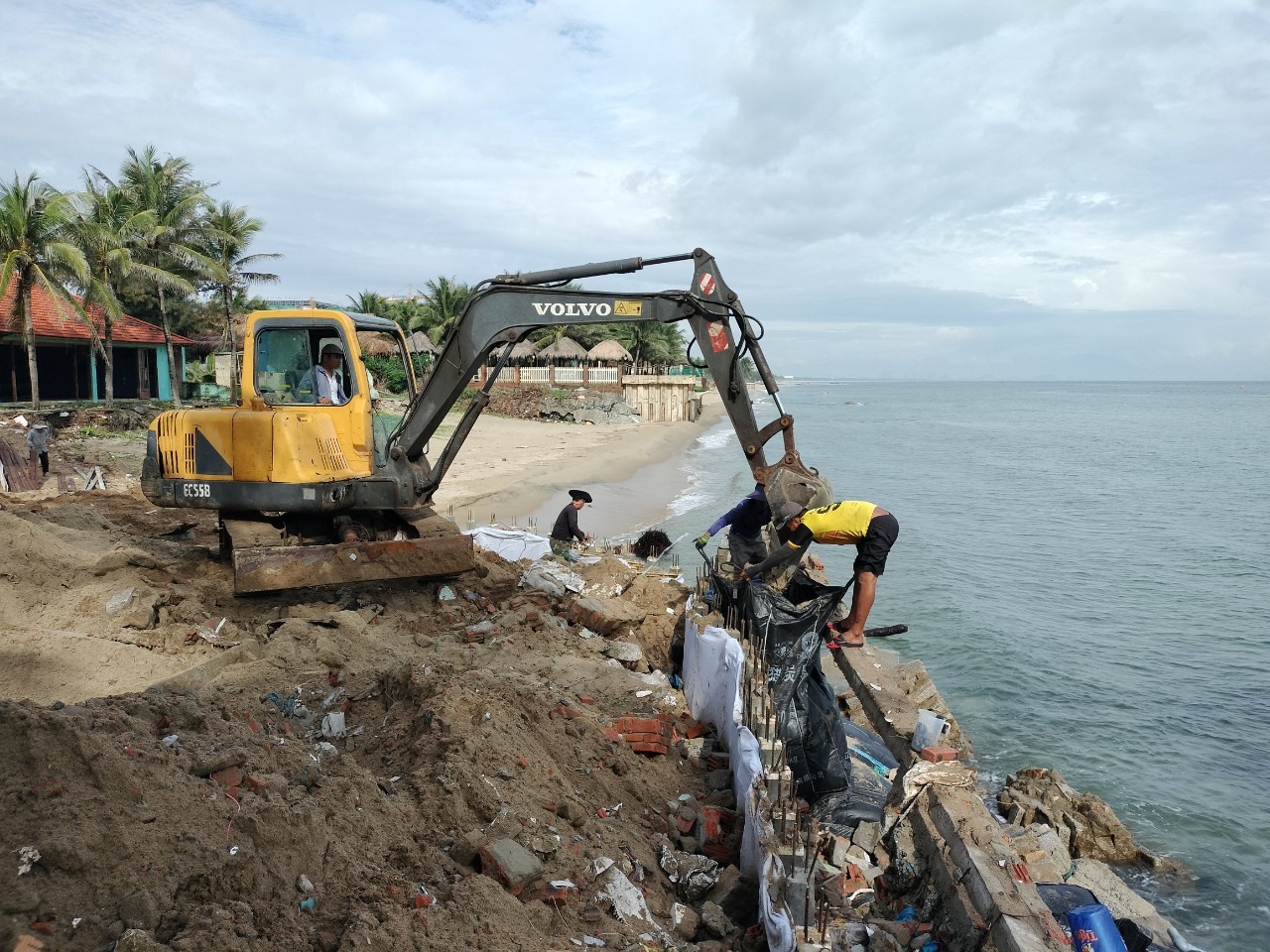 Bờ biển ở Cửa Đại, Hội An tiếp tục sạt lở nghiêm trọng, uy hiếp dân sinh