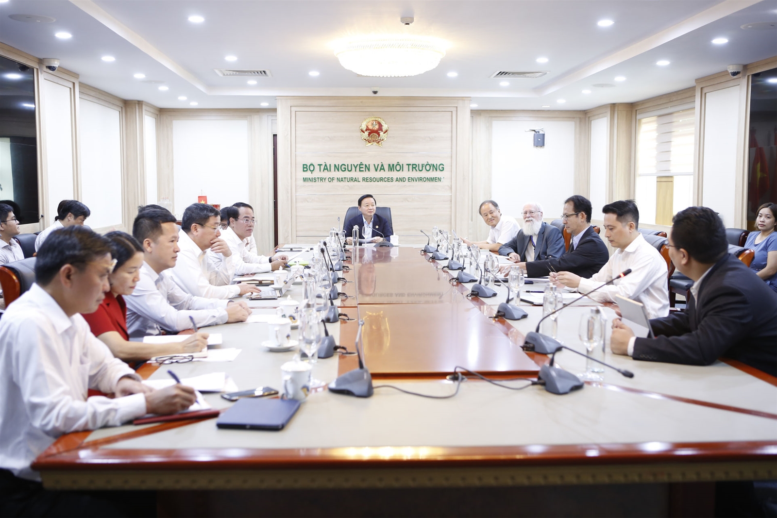 Tham vấn chuyên gia quốc tế về quản lý tài nguyên và môi trường