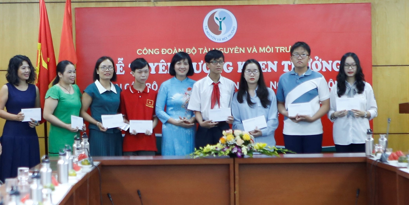 Tuyên dương các con cán bộ Bộ TN&MT đạt thành tích cao trong học tập