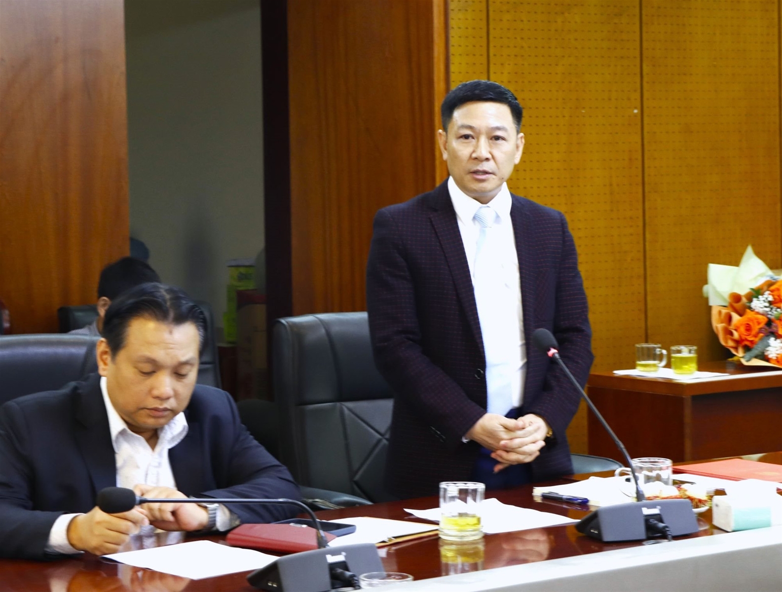 Trao Quyết định bổ nhiệm Phó Vụ trưởng Vụ Môi trường, Bộ Tài nguyên và Môi trường