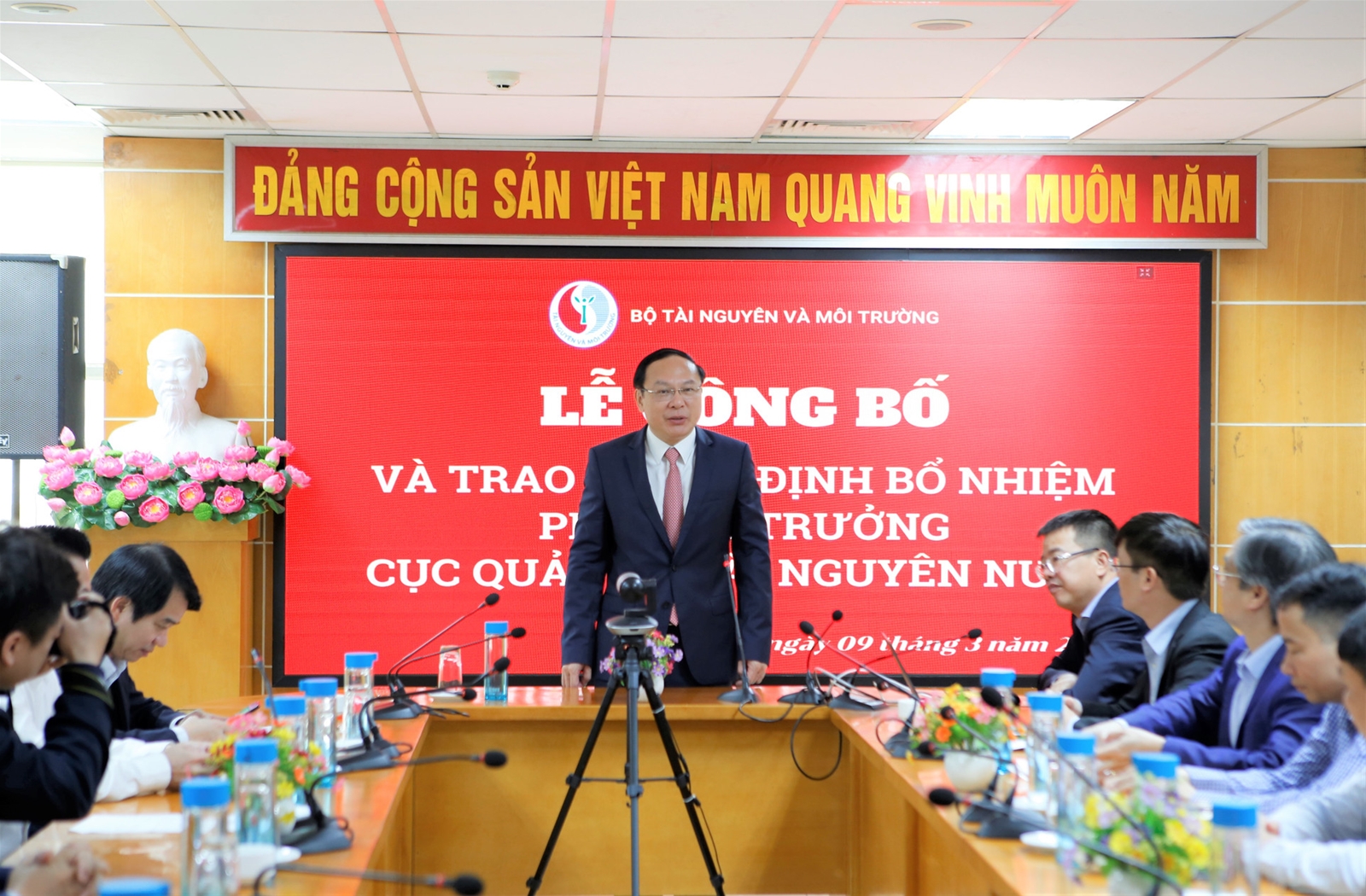 Bộ TN&MT trao quyết định bổ nhiệm Phó Cục trưởng Cục Quản lý tài nguyên nước